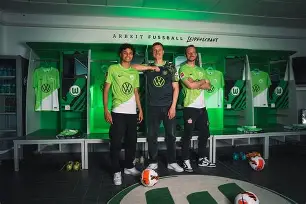 爱游戏游戏平台-包含沃尔夫斯堡客场较量，成功击败对手的词条